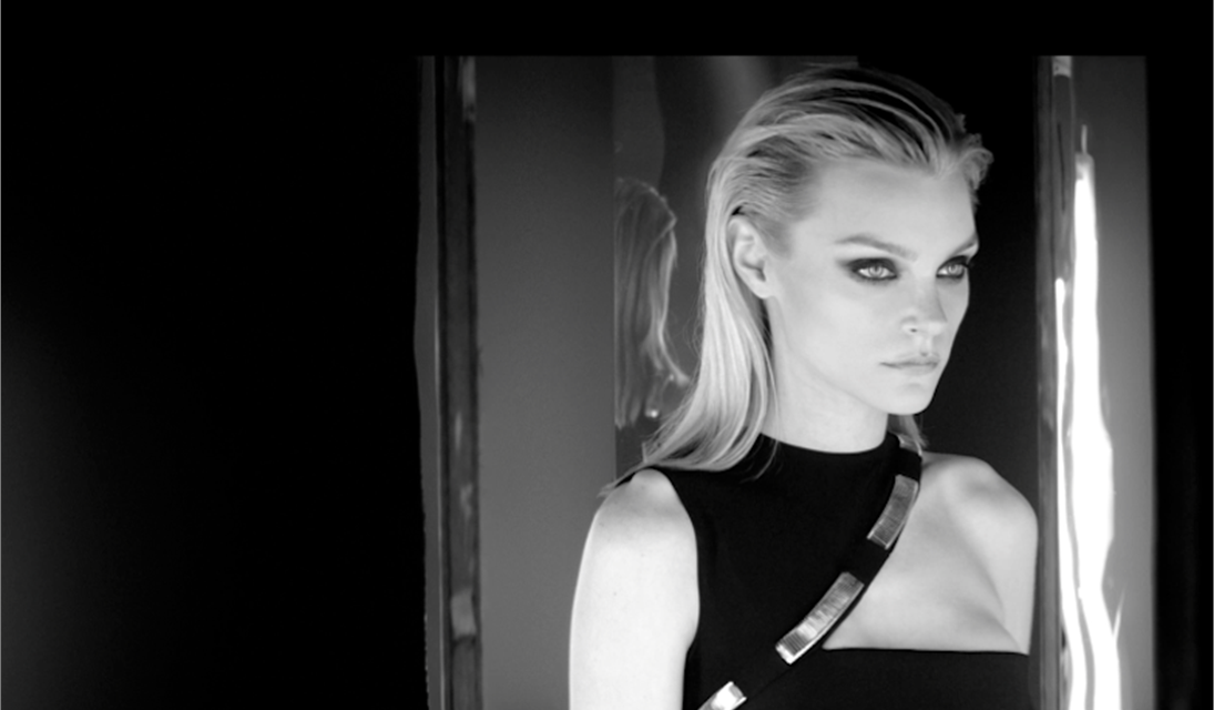 ‪#‎pfw: Jessica Stam enflamme Mugler